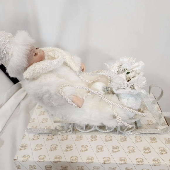 New Winter Baby in Sleigh From the Heritage Signature Collection - Picture 12 of 16